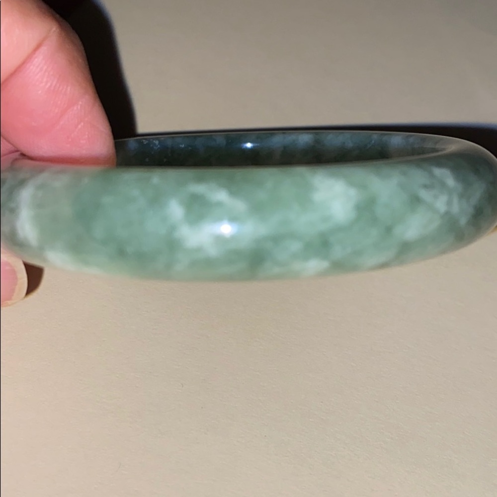 Green jadeite jade bangle - Picture 8 of 8